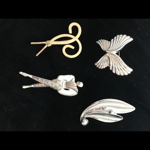 Lot of vintage brooches